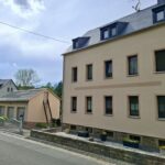 Umfassend, auch energetisch, saniertes 1-3 Familienhaus mit Garagengebäude, großzügigem, sehr gepflegtem Grundstück, Terrasse, Pool uvm.