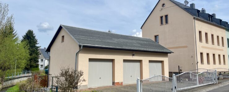 Umfassend, auch energetisch, saniertes 1-3 Familienhaus mit Garagengebäude, großzügigem, sehr gepflegtem Grundstück, Terrasse, Pool uvm.