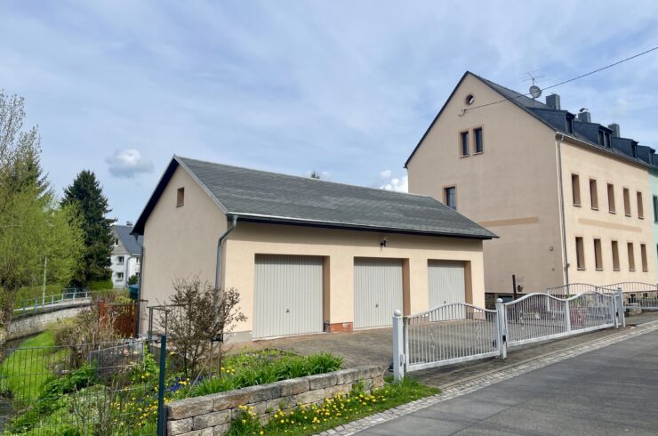 Umfassend, auch energetisch, saniertes 1-3 Familienhaus mit Garagengebäude, großzügigem, sehr gepflegtem Grundstück, Terrasse, Pool uvm.
