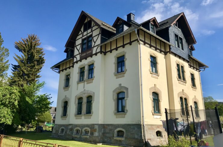 Historisches Baudenkmal im Erzgebirge – Ehemalige Brauereivilla mit 4 Wohneinheiten und großem Grundstück in Olbernhau