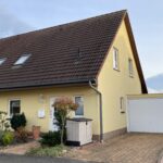 Sehr gepfl. energieeffizienter Neubau (Kernhaus) aus 2003 mit Sonnenterrasse, Pool und Garage in erstklassiger Wohnlage
