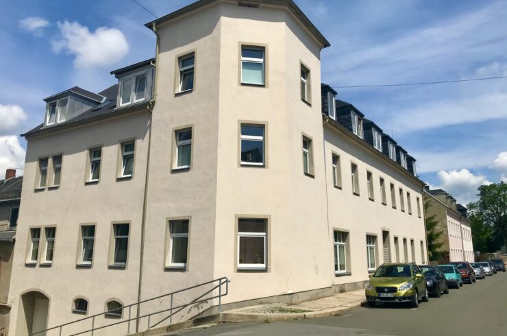 Großzügige 4-Raum-Wohnung mit saniertem Tageslichtbad und neuen Fubo-Belägen in ruhiger aber zentraler Lage von Annaberg
