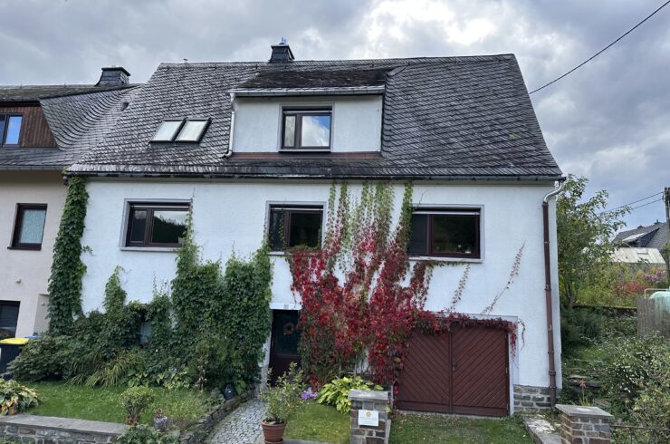 Großzügige und umfangreich sanierte Doppelhaushälfte mit neuer Heizung, Carport und Obstgarten in sehr ruhiger, idyllischer Wohnlage von Wolkenstein