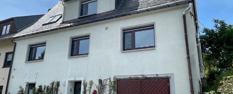 Großzügige und umfangreich sanierte Doppelhaushälfte mit neuer Heizung, Carport und Obstgarten in sehr ruhiger, idyllischer Wohnlage von Wolkenstein