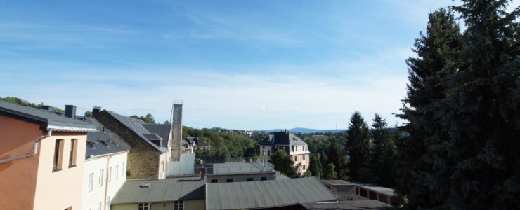 Schöne und renovierte 2 Raum WE mit Einbauküche und Fernblick in der Oberstadt von Annaberg-B.