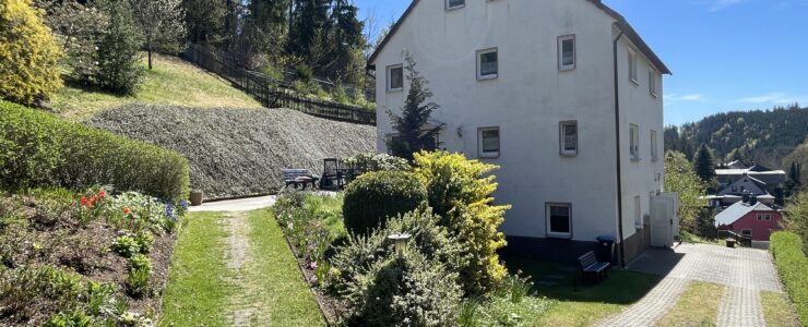 Wohlfühloase im „Grünen“ – Großes teilsaniertes EFH/ZFH mit zwei Garagen, großem Garten und Forstfläche in ruhiger Waldrandlage in Großolbersdorf Wohlfühloase im „Grünen“ – Großes teilsaniertes EFH/ZFH mit zwei Garagen, großem Garten und Forstfläche in ruhiger Waldrandlage in Großolbersdorf