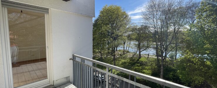 Seltene Gelegenheit in Schloßchemnitz – Eigentumswohnung mit Balkon, Aufzug und Tiefgarage sowie mit direktem Blick auf den Schloßteich Seltene Gelegenheit in Schloßchemnitz – Eigentumswohnung mit Balkon, Aufzug und Tiefgarage sowie mit direktem Blick auf den Schloßteich